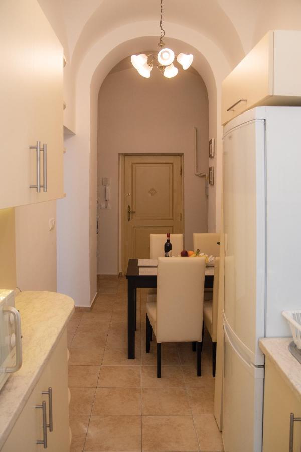 Theatroom Apartman Eger Exterior photo