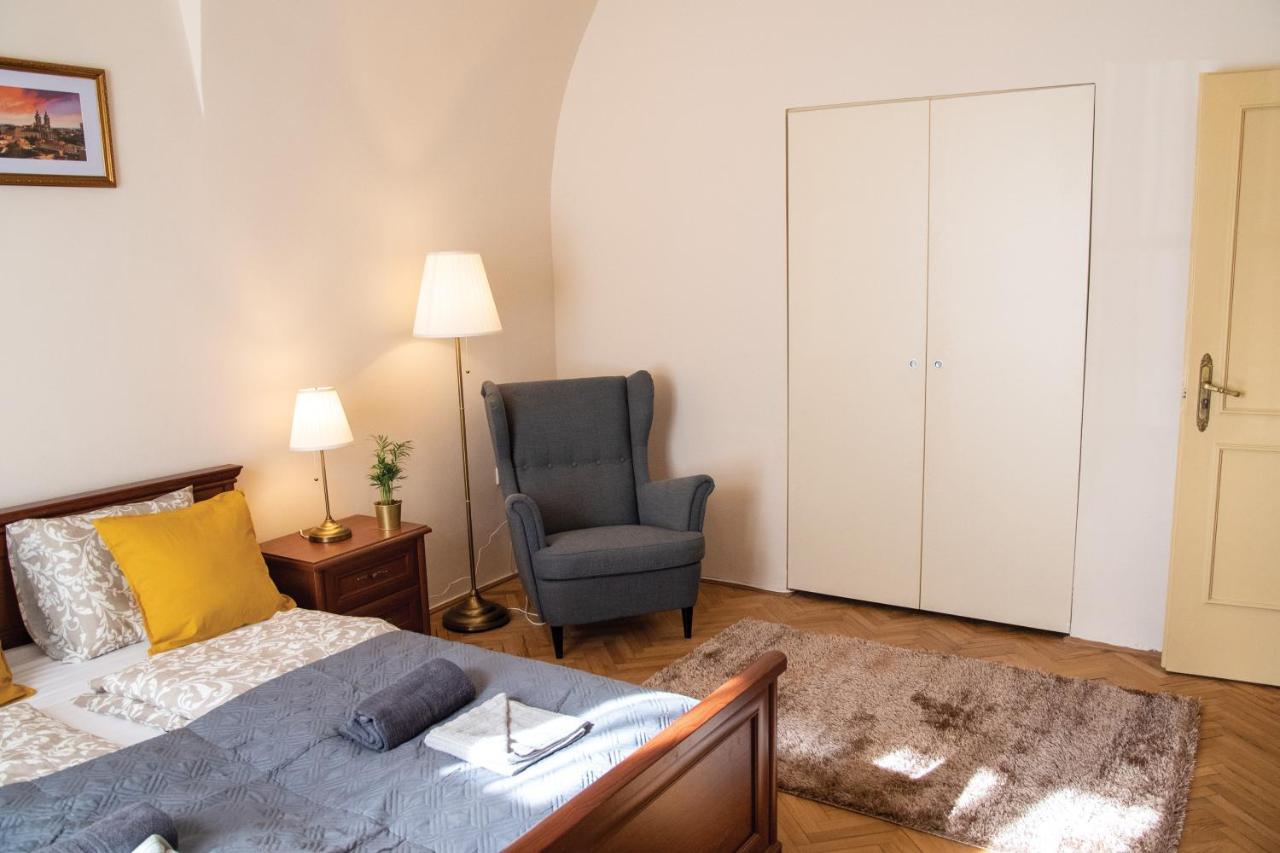 Theatroom Apartman Eger Exterior photo