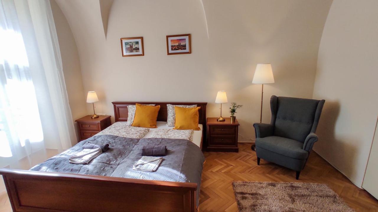 Theatroom Apartman Eger Exterior photo